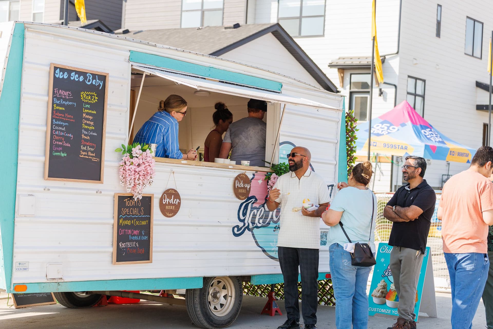 Guests enjoying a food truck at a Sawgrass Park event.